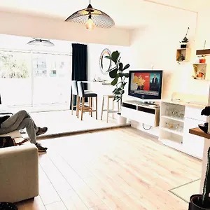  Apartment Le Sud Et Piscine France